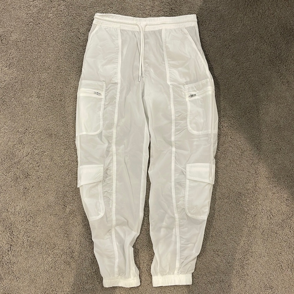 Athleta parachute cargo pant
